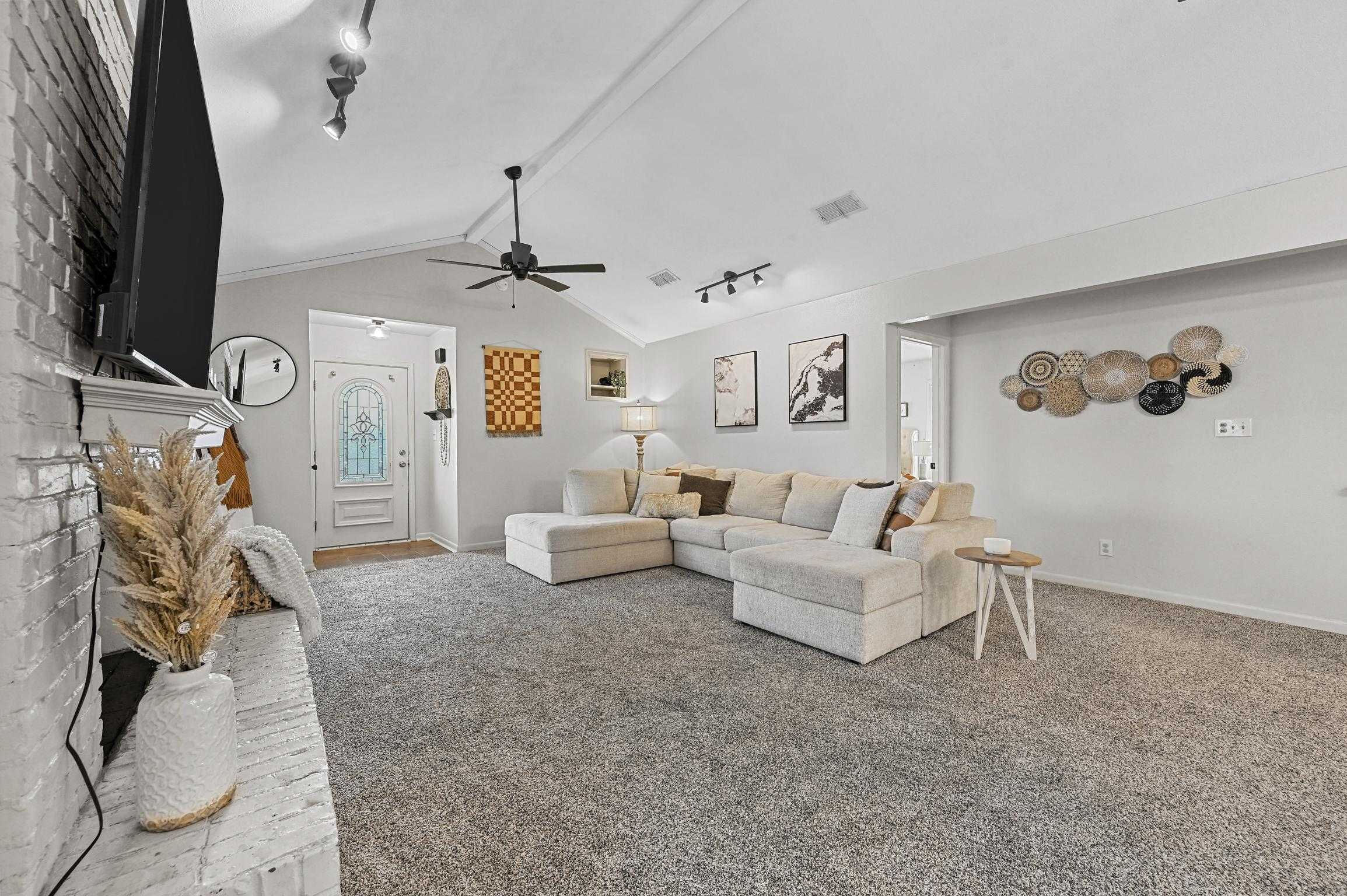 301 Tryall Drive, Runaway Bay, TX, USA, 76426 - Thumbnail 5