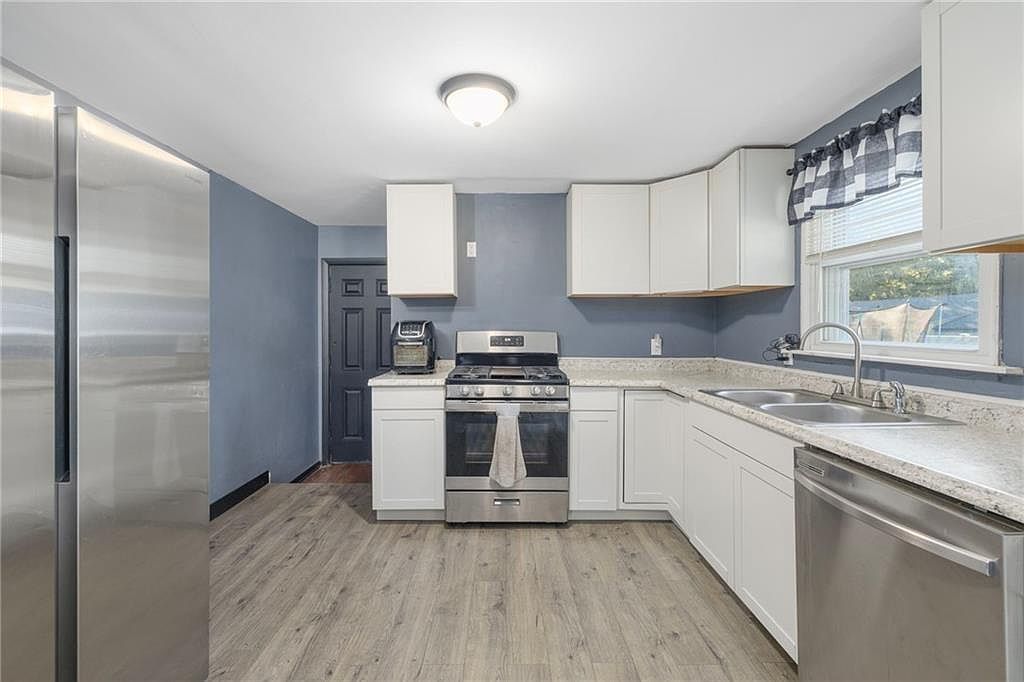 74 Stephens Ave Warwick, RI 02886 - Thumbnail 5