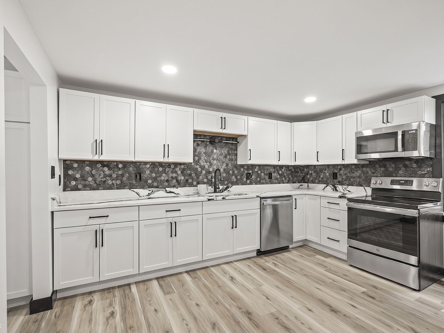 2922 N Delaware St Indianapolis, IN 46205 - Thumbnail 5
