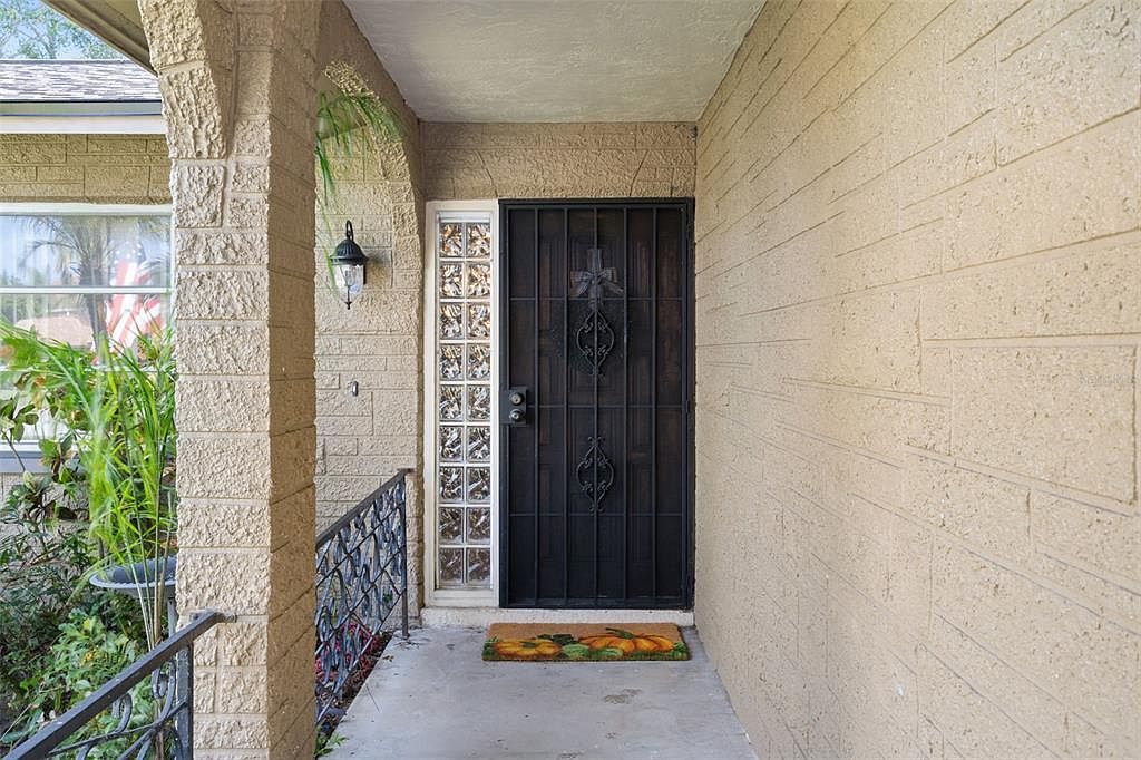 1407 Garden Ave Tarpon Springs, FL 34689 - Thumbnail 5