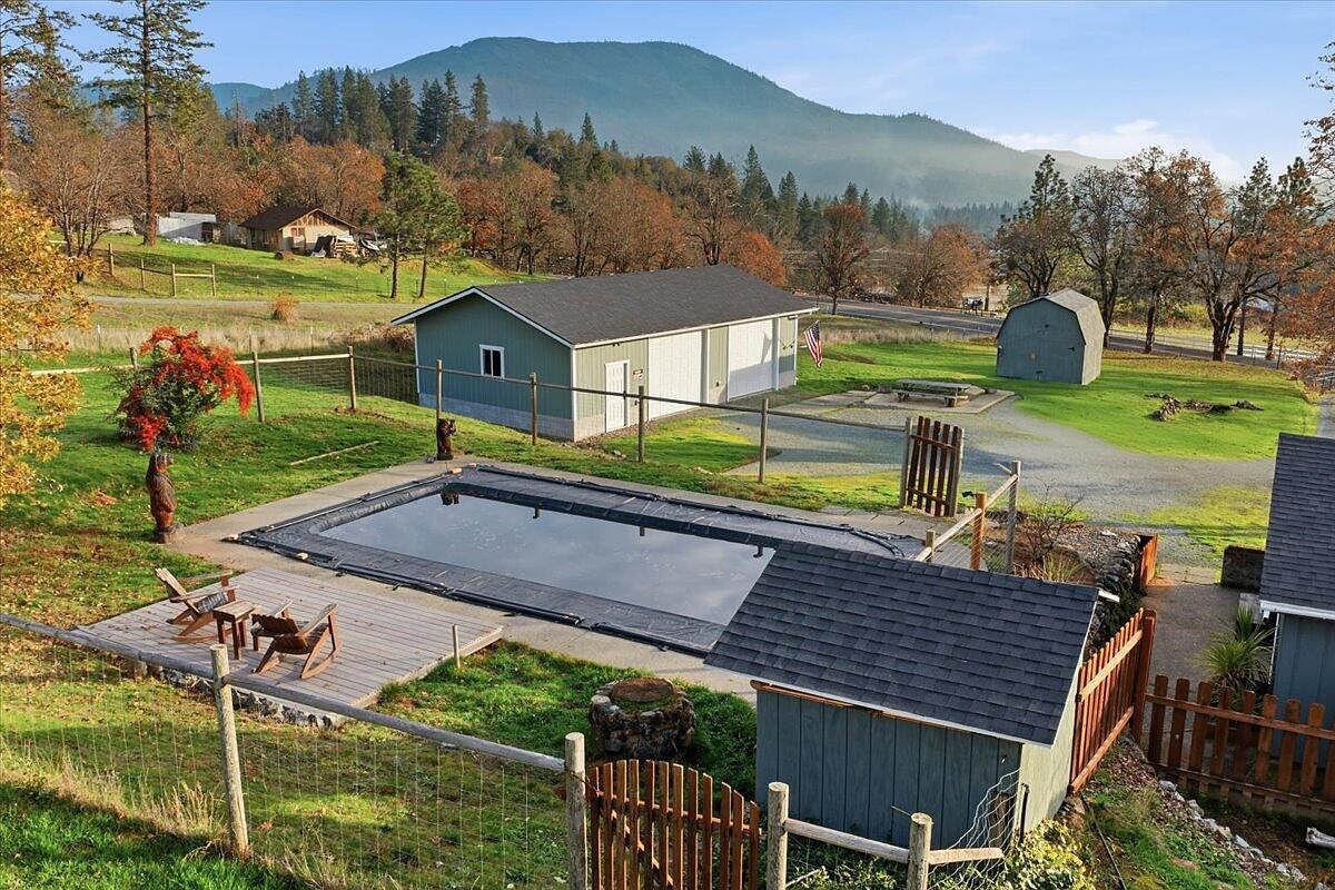 1360 Oxyoke Rd Grants Pass, OR 97526 - Thumbnail 5