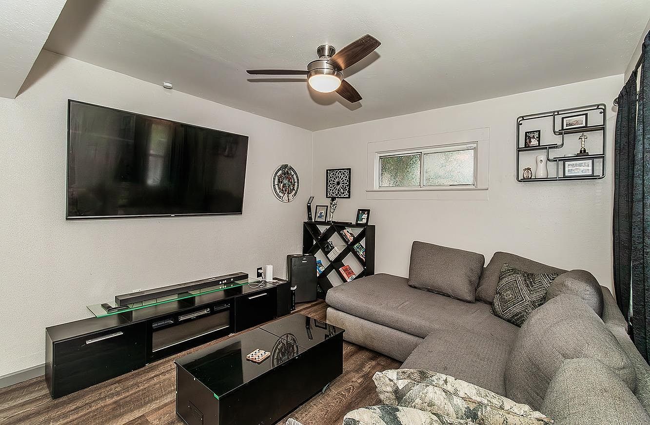 379 N Delno Ave Fresno, CA 93706 - Thumbnail 5