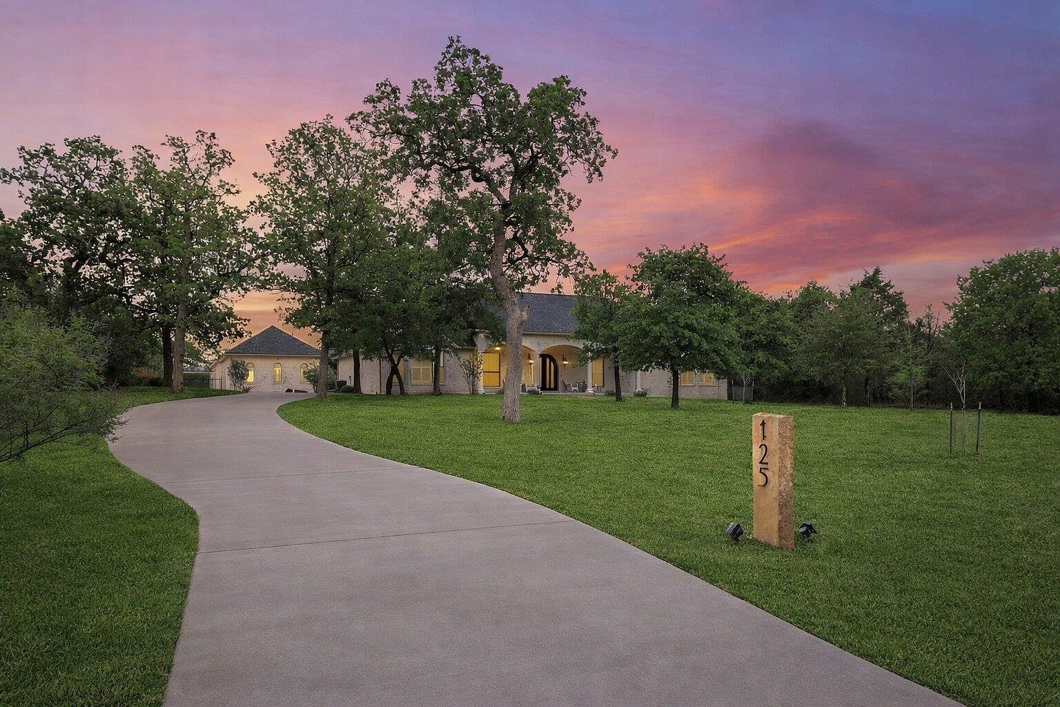 125 Carriage Ct Bastrop, TX 78602 - Thumbnail 5