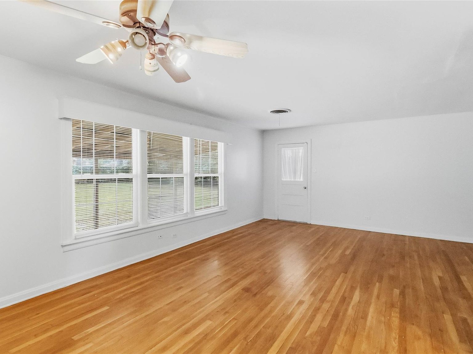 709 NE Tiger Ln Smithville, TX 78957 - Thumbnail 5