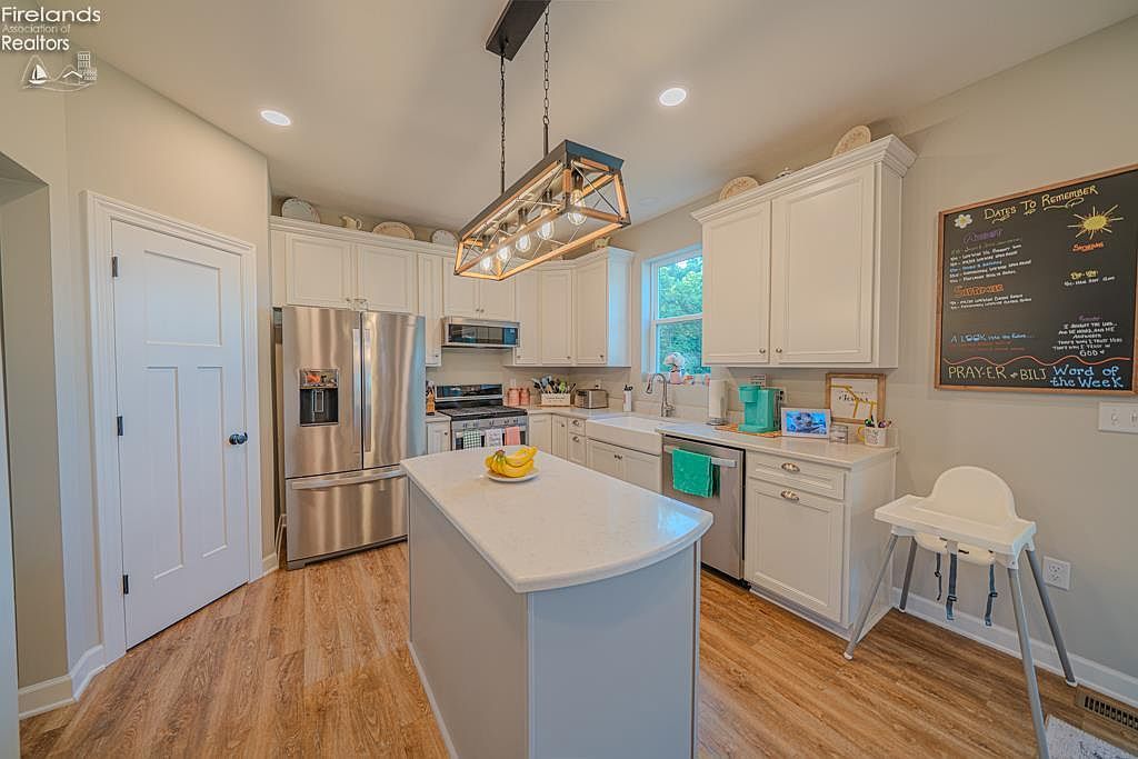 1990 E Lockwood Rd Port Clinton, OH 43452 - Thumbnail 5