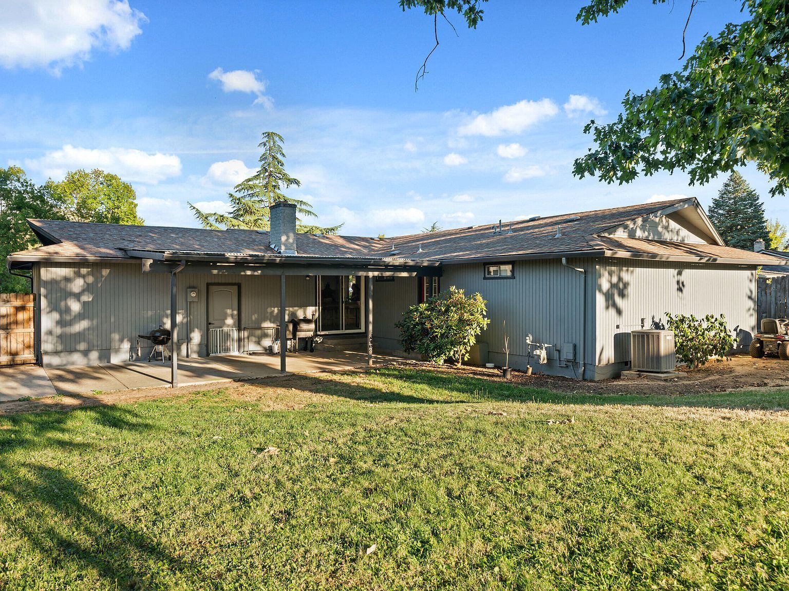 2587 Hawaiian Ave Medford, OR 97504 - Thumbnail 5