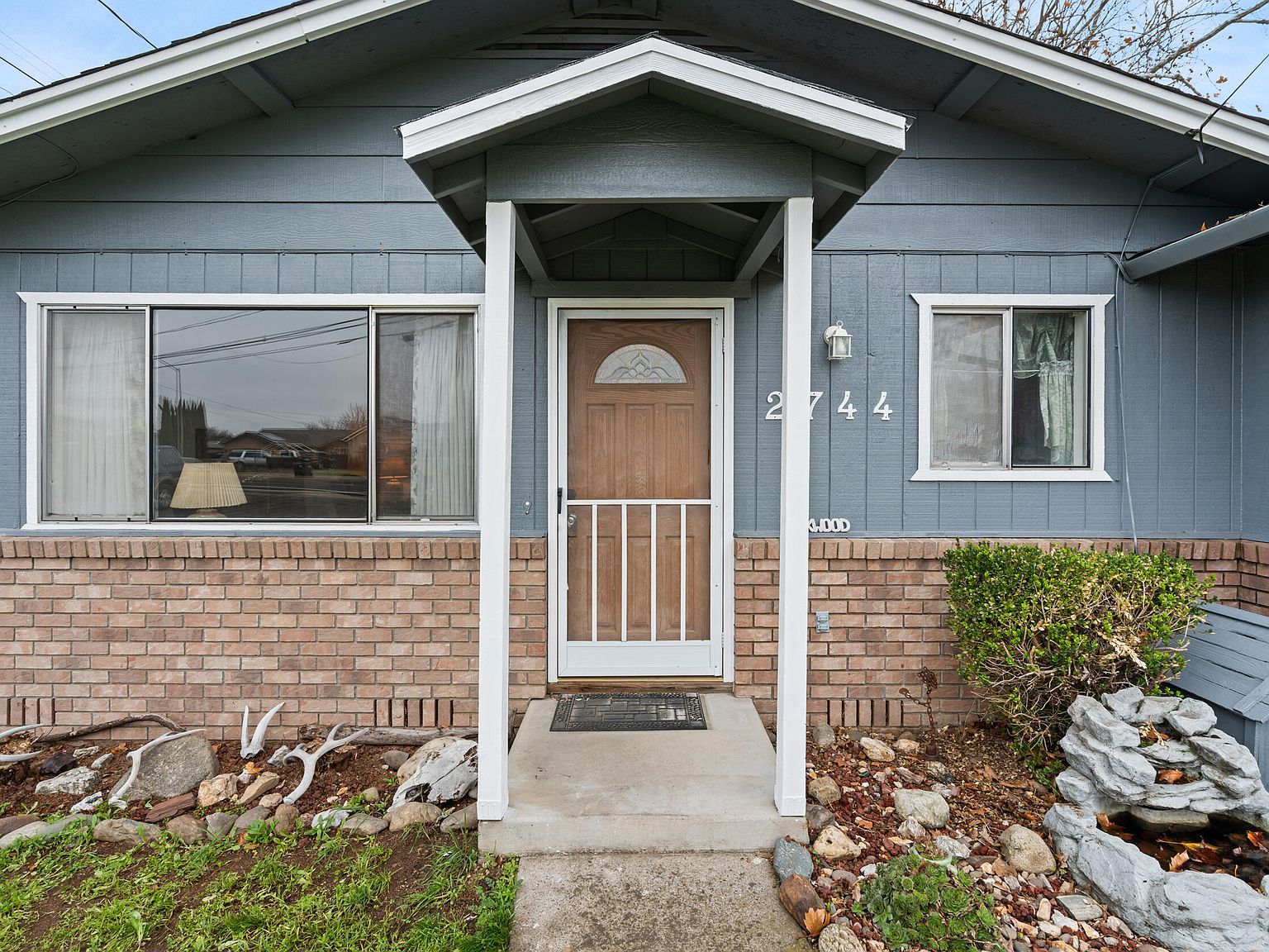 2744 Merriman Rd Medford, OR 97501 - Thumbnail 5