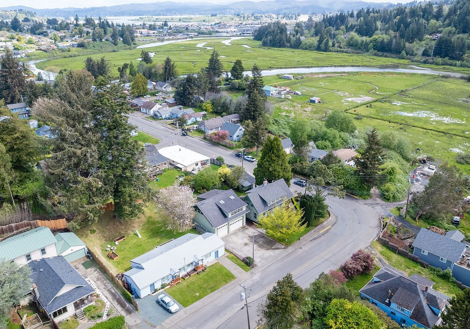 1881 Southwest Blvd Coos Bay, OR 97420 - Thumbnail 5