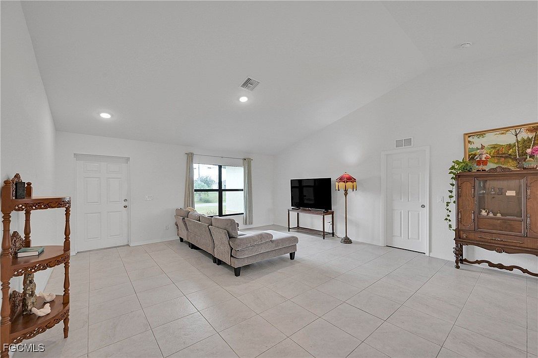 217 NE 20th Terrace Cpe Coral, FL 33909 - Thumbnail 5