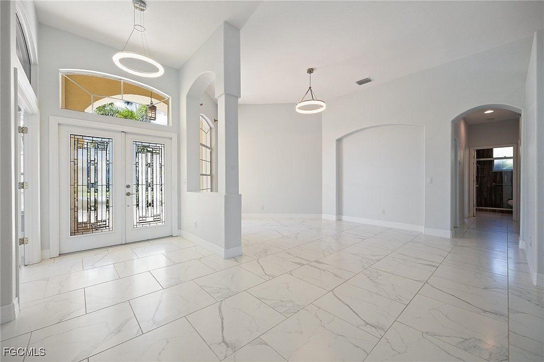 13717 Bald Cypress Cir Fort Myers, FL 33907 - Thumbnail 5