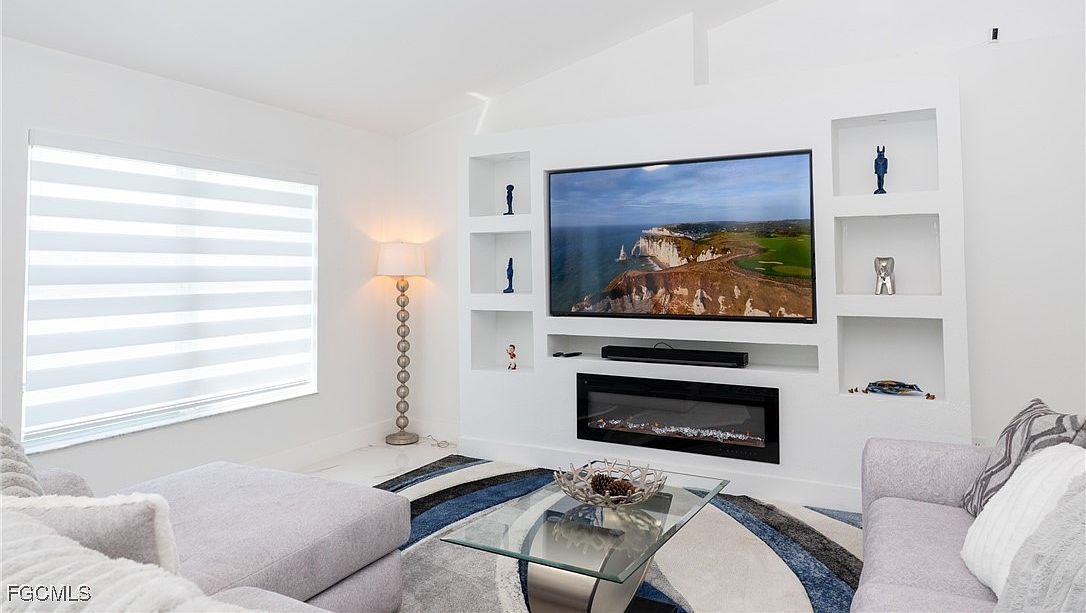 4623 Jacaranda Pkwy W Cape Coral, FL 33993 - Thumbnail 5