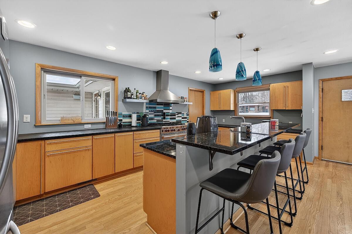 1150 Parkway Dr Brookfield, WI 53005 - Thumbnail 5