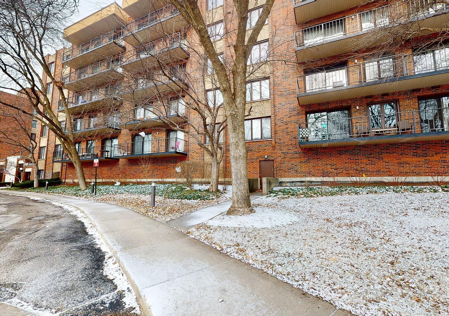 9560 Gross Point Rd APT 404B Skokie, IL 60076 - Thumbnail 5