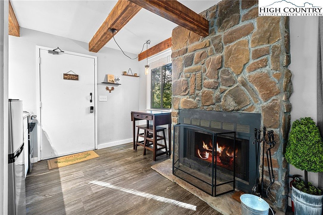 102 Hemlock Hl UNIT C Banner Elk, NC 28604 - Thumbnail 5