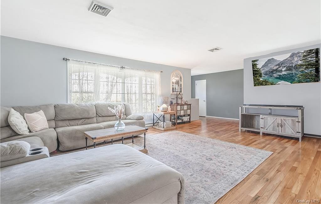 9 Red Oaks Mill Rd Poughkeepsie, NY 12603 - Thumbnail 5