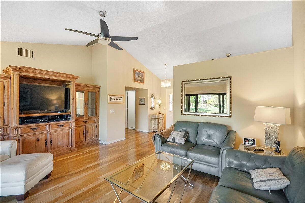 2102 NW Greenbriar Ln Palm City, FL 34990 - Thumbnail 5