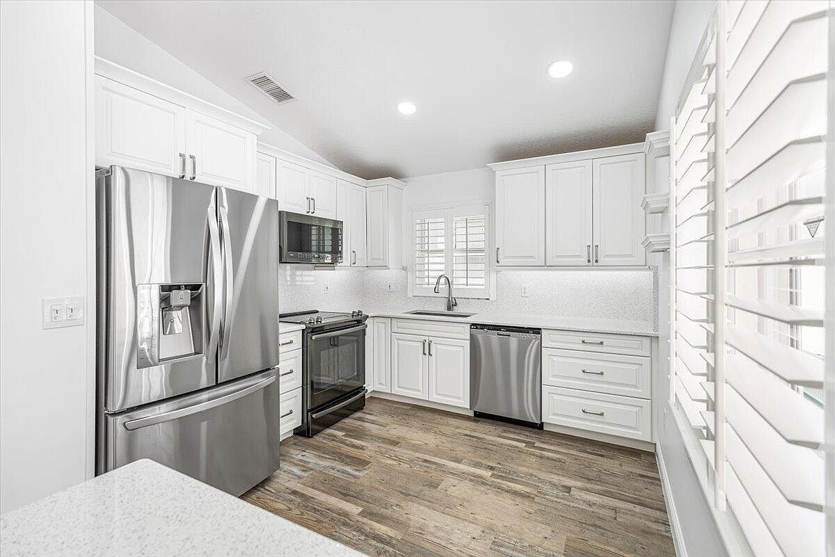 324 SW North Shore Blvd Port Saint Lucie, FL 34986 - Thumbnail 5