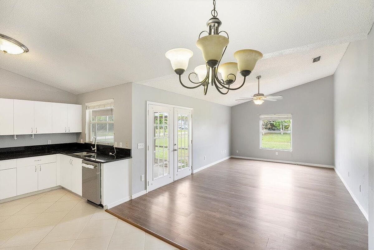 2598 SE University Ter Port Saint Lucie, FL 34952 - Thumbnail 5