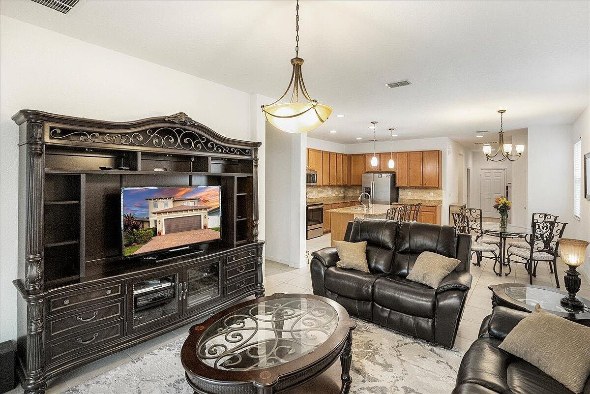 140 SE Via Visconti Port Saint Lucie, FL 34952 - Thumbnail 5