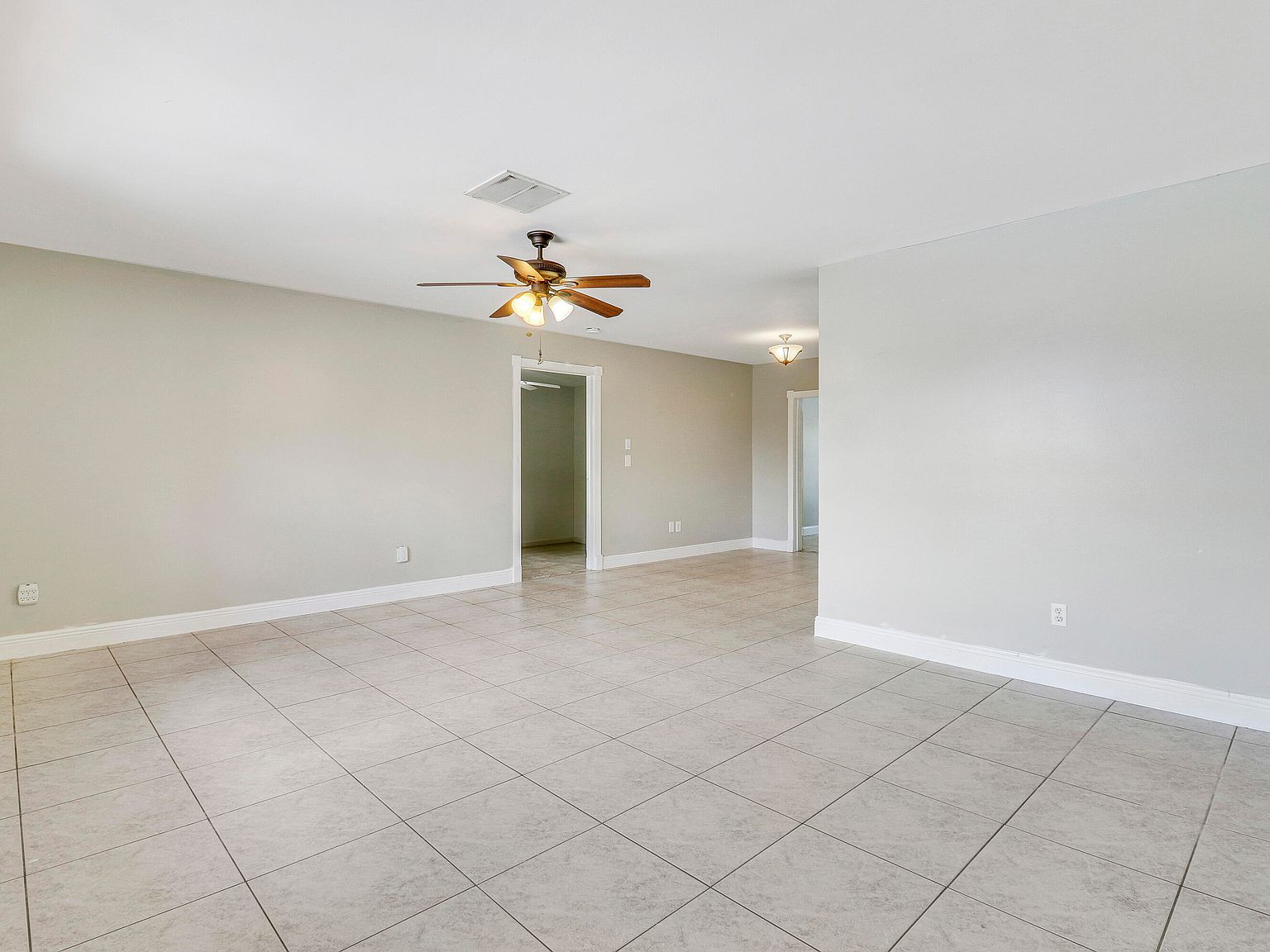 1001 SE Spinnaker Ave Port Saint Lucie, FL 34983 - Thumbnail 5