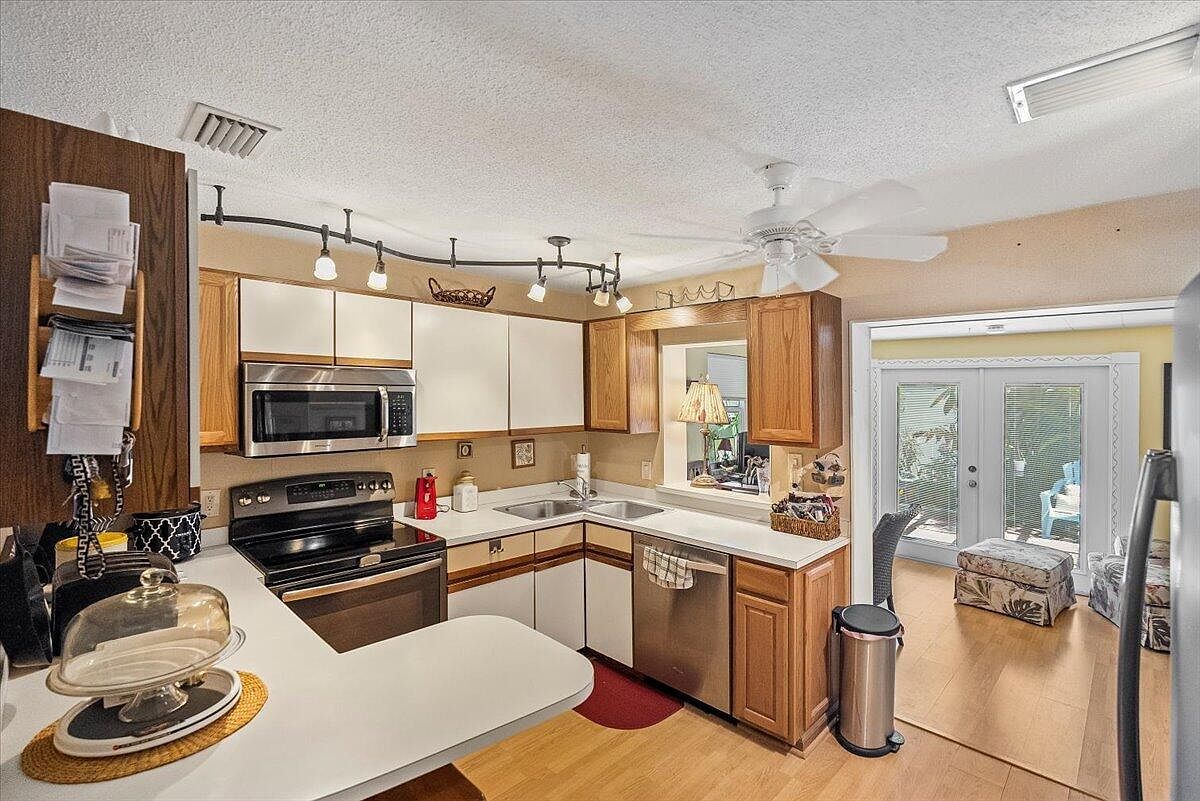 1180 NE Crescent St Jensen Beach, FL 34957 - Thumbnail 5