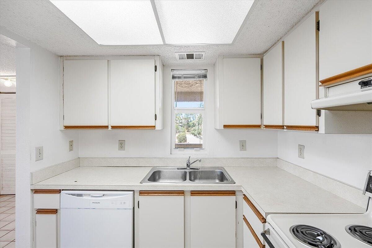 1566 SE Royal Green Cir #201-V201 Pt Saint Lucie, FL 34952 - Thumbnail 5