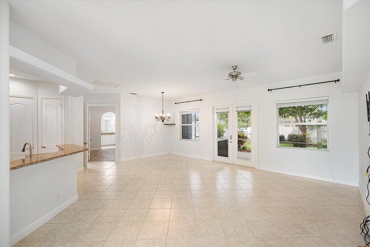 2334 SE Corsica Rd Port Saint Lucie, FL 34952 - Thumbnail 5