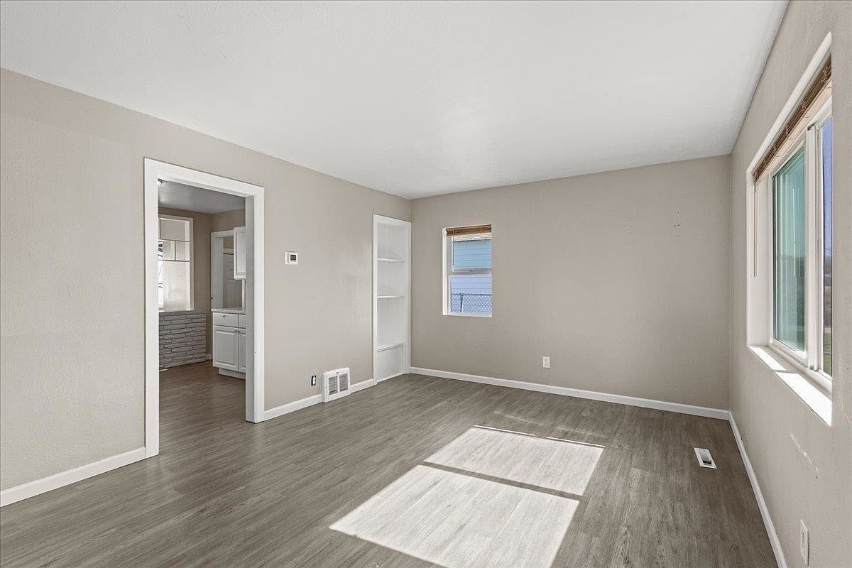 2123 E Heroy Ave Spokane, WA 99207 - Thumbnail 5