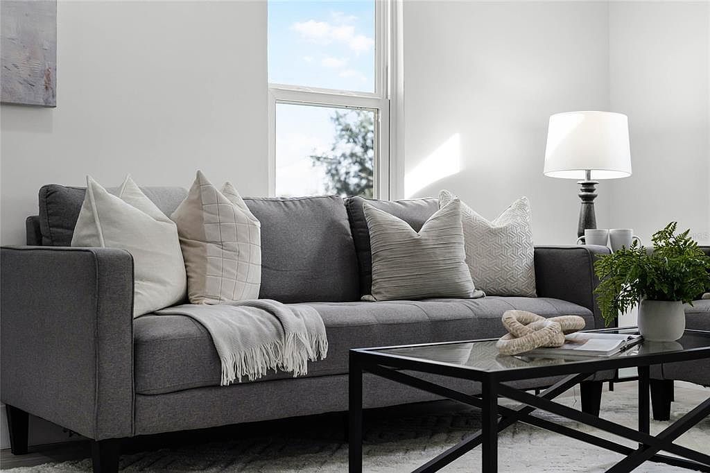 1441 Dann St Orlando, FL 32804 - Thumbnail 5