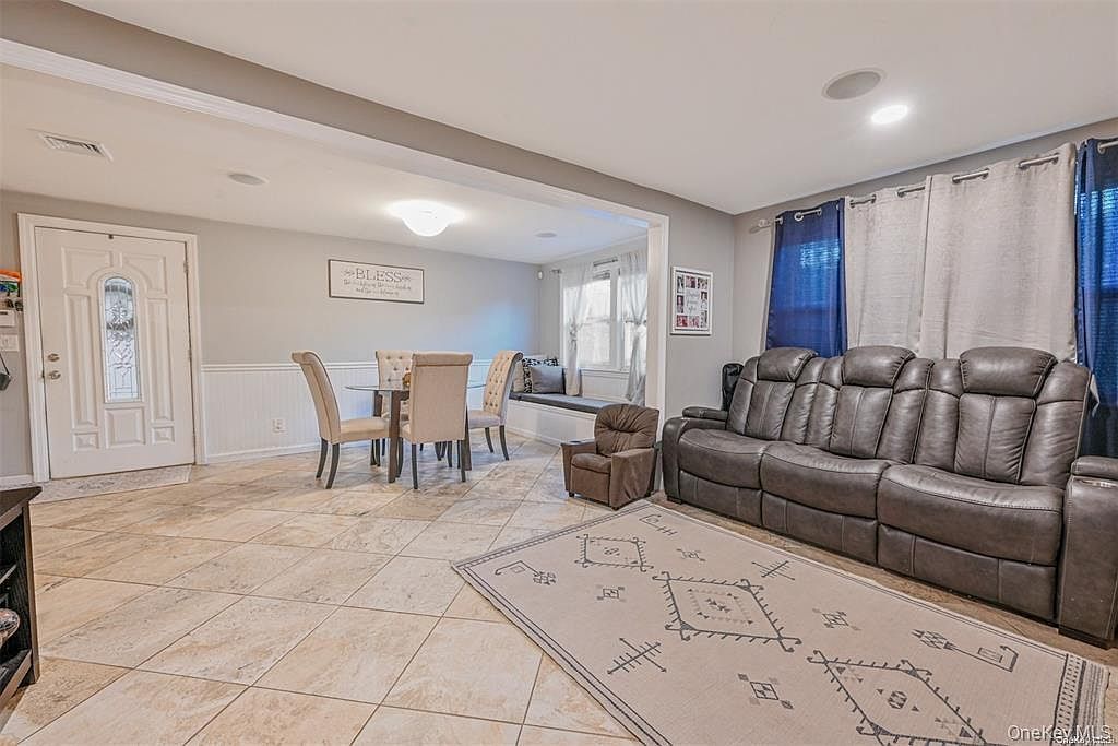 45 Jervis Ave Copiague, NY 11726 - Thumbnail 5