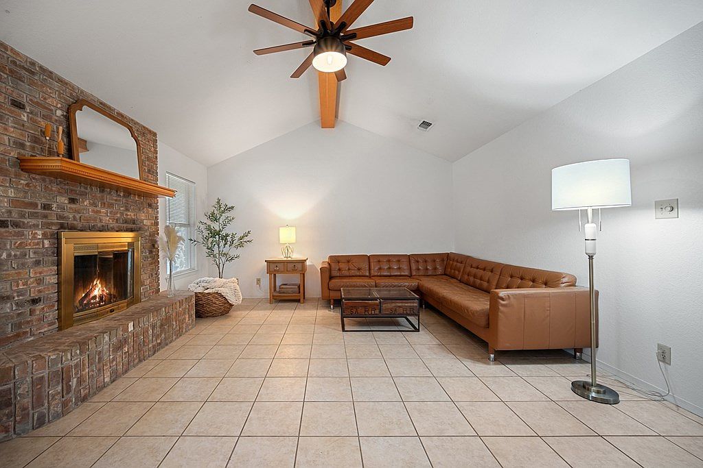 216 Edgewood Dr Fredericksburg, TX 78624 - Thumbnail 5