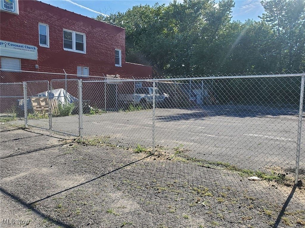 E 140th St Cleveland, OH 44110 - Thumbnail 5