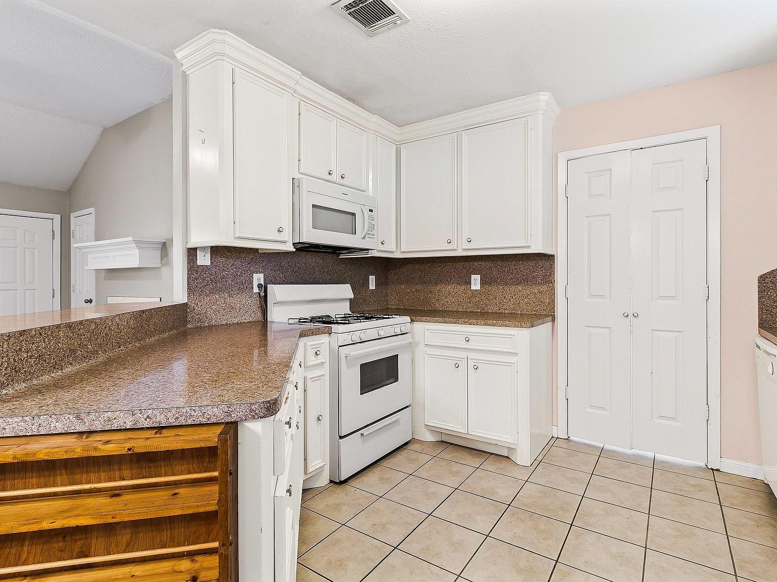 1060 Yaupon Cove Dr Onalaska, TX 77360 - Thumbnail 5