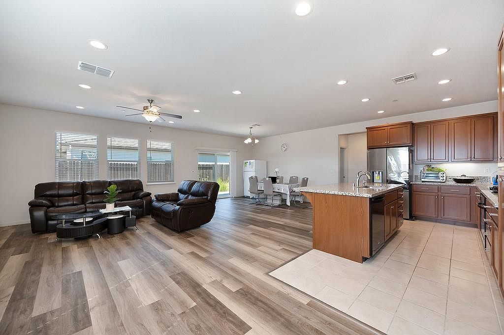 7905 Springarden Way Sacramento, CA 95828 - Thumbnail 5