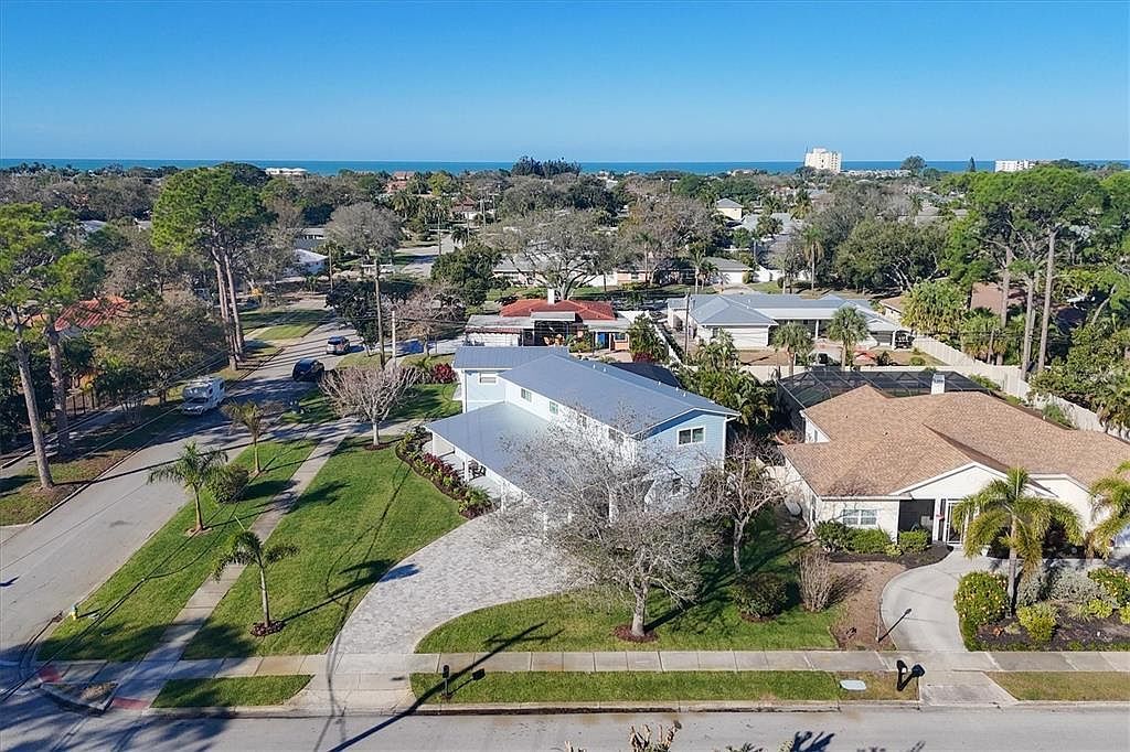 842 Nokomis Ave S Venice, FL 34285 - Thumbnail 5