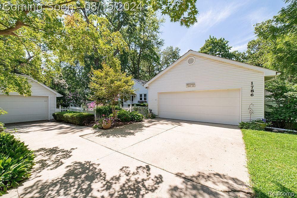 1786 Point St Commerce Township, MI 48382 - Thumbnail 5