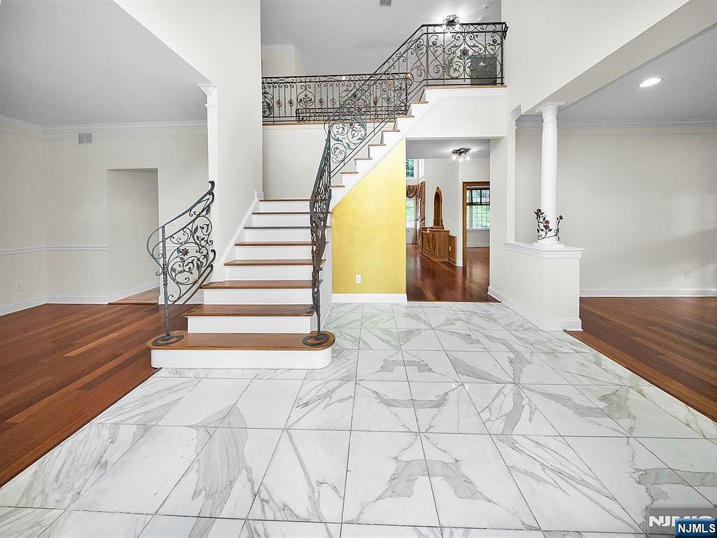 212 Bennington Ter Paramus, NJ 07652 - Thumbnail 5