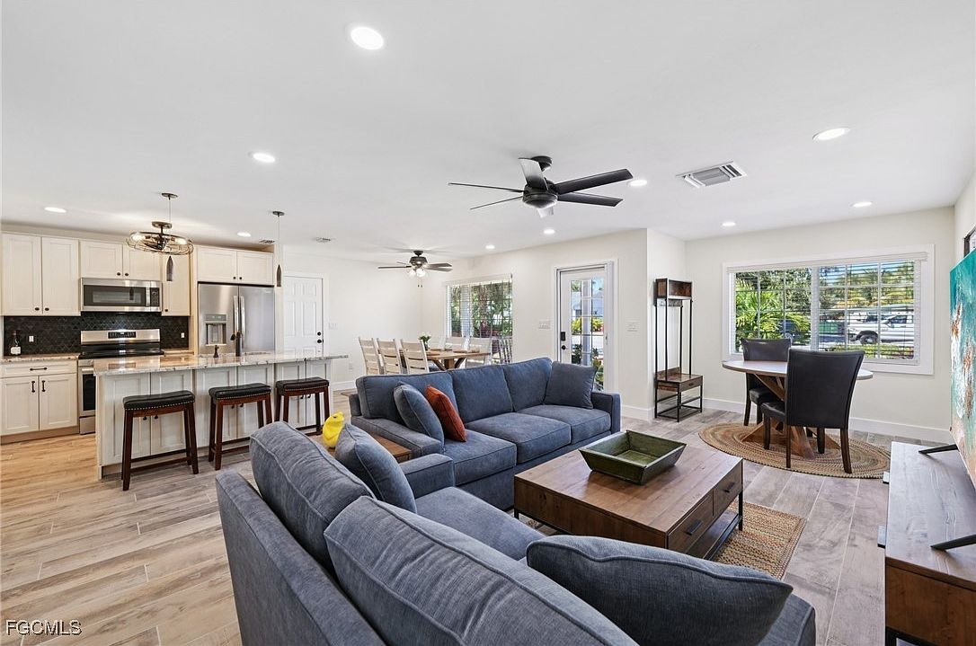 210 Hibiscus Dr Fort Myers Beach, FL 33931 - Thumbnail 5