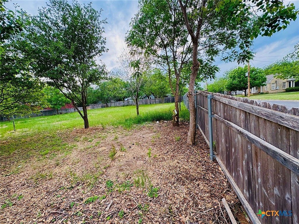 300 S 14th St Gatesville, TX 76528 - Thumbnail 5