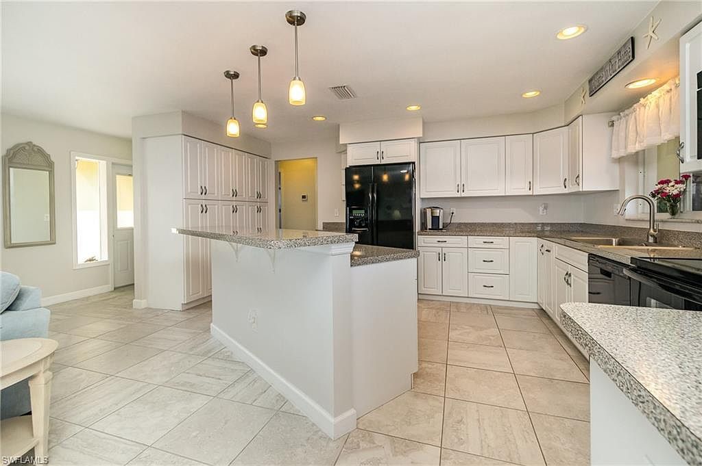 1821 Cornwallis Pkwy Cape Coral, FL 33904 - Thumbnail 5