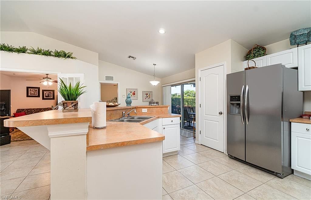 417 NW 3rd Ter Cape Coral, FL 33993 - Thumbnail 5