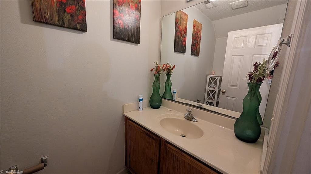 1067 Bridgend Dr High Point, NC 27260 - Thumbnail 5