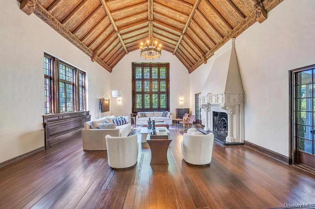 65 Clover Dr Great Neck, NY 11021 - Thumbnail 5