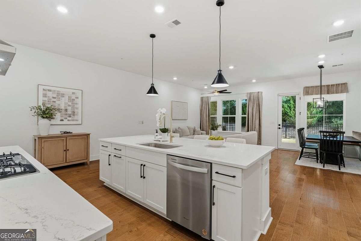 1040 Harper Dr Roswell, GA 30076 - Thumbnail 5