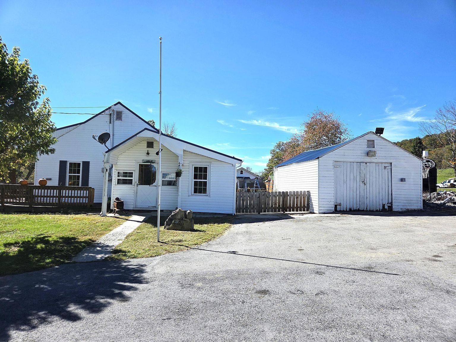 6893 Seneca Trl S Peterstown, WV 24963 - Thumbnail 5