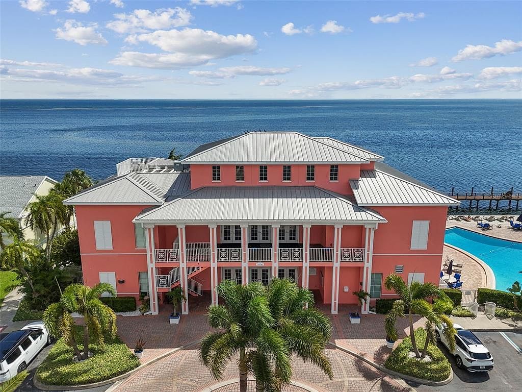 5116 Beach Dr SE APT D Saint Petersburg, FL 33705 - Thumbnail 5