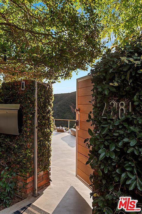 2281 Gloaming Way Beverly Hills, CA 90210 - Thumbnail 5