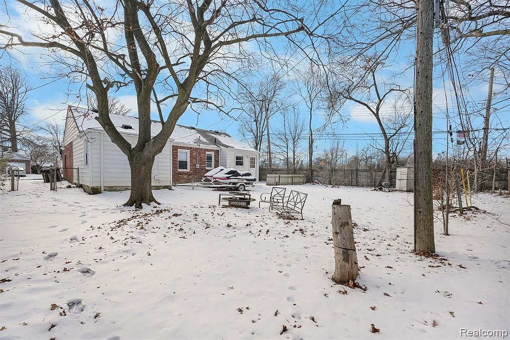 2368 Allard Ave Grosse Pointe Woods, MI 48236 - Thumbnail 5