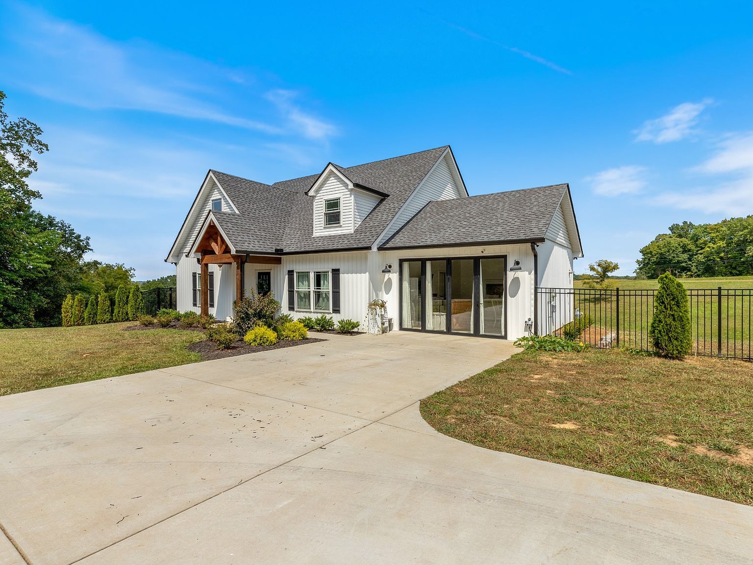 1020 Loggins Rd Charlotte, TN 37036 - Thumbnail 5