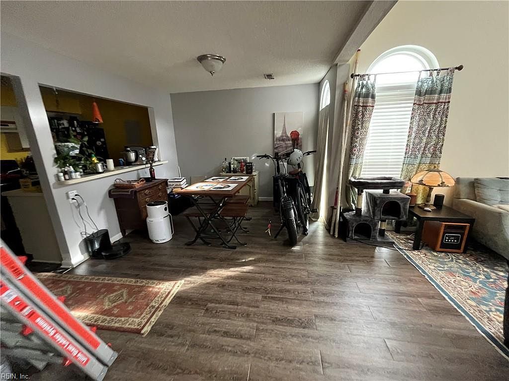 469 E Lake Cir Chesapeake, VA 23322 - Thumbnail 5